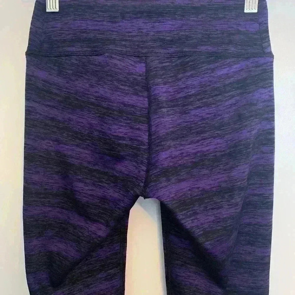 Lucy womens Capri leggings purple and black striped, size XS - Picture 4 of 6